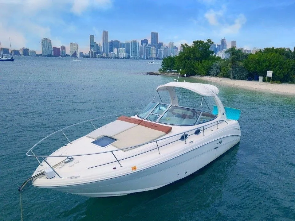 Rent a 10.06m Sea Ray 330 in Miami
