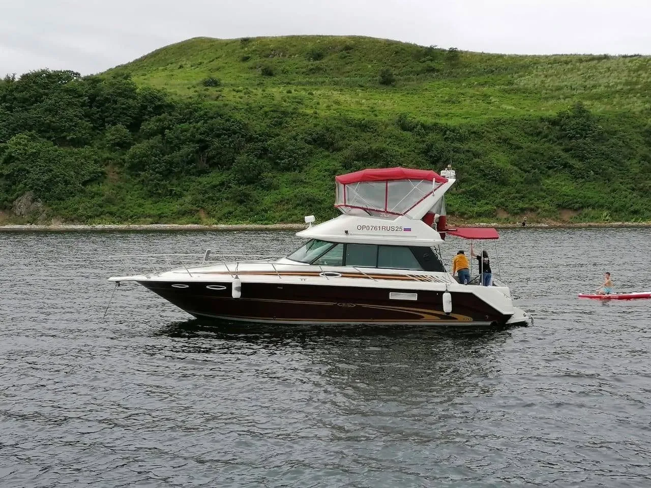 12.47m Vladivostok Sea Ray 370 Motor Yacht Hire