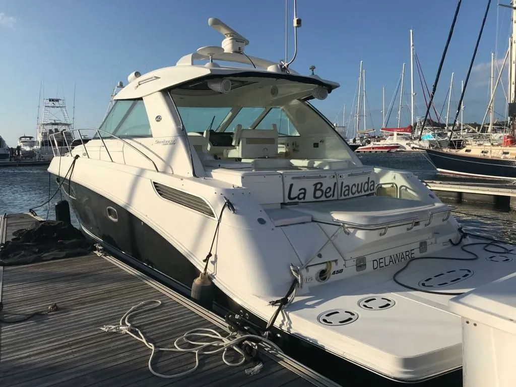 Charter a 14.4m Motor Yacht Sea Ray 43 in Santa Marta