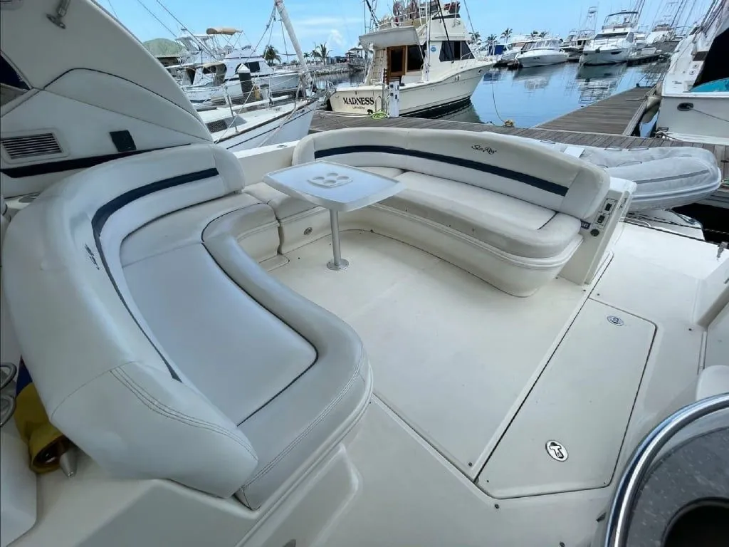 Charter a 13.41m Sea Ray 440 Motor Yacht in Santa Marta