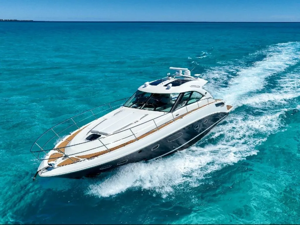 Лодка - Арендуйте 14.63м моторная яхта Sea Ray 48 в Канкун