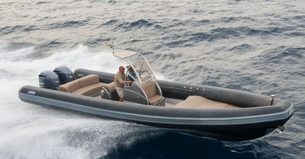Rent a 9.99m Motor Boat Sea Water Smeralda 300 in Cogolin