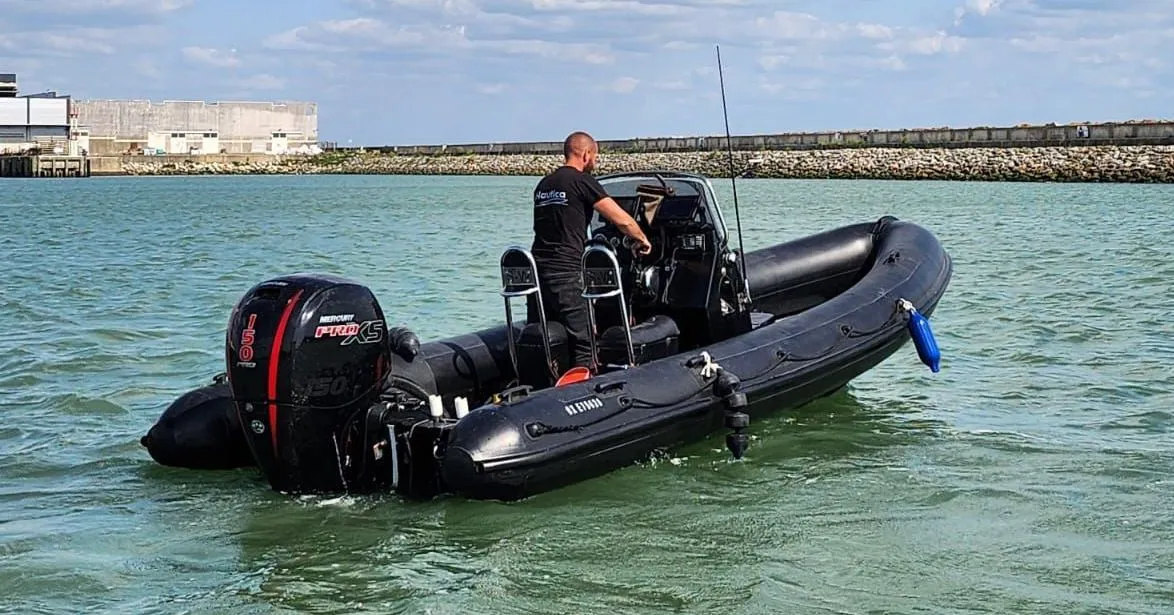 Charter a 6.25m Motor Boat in La Rochelle