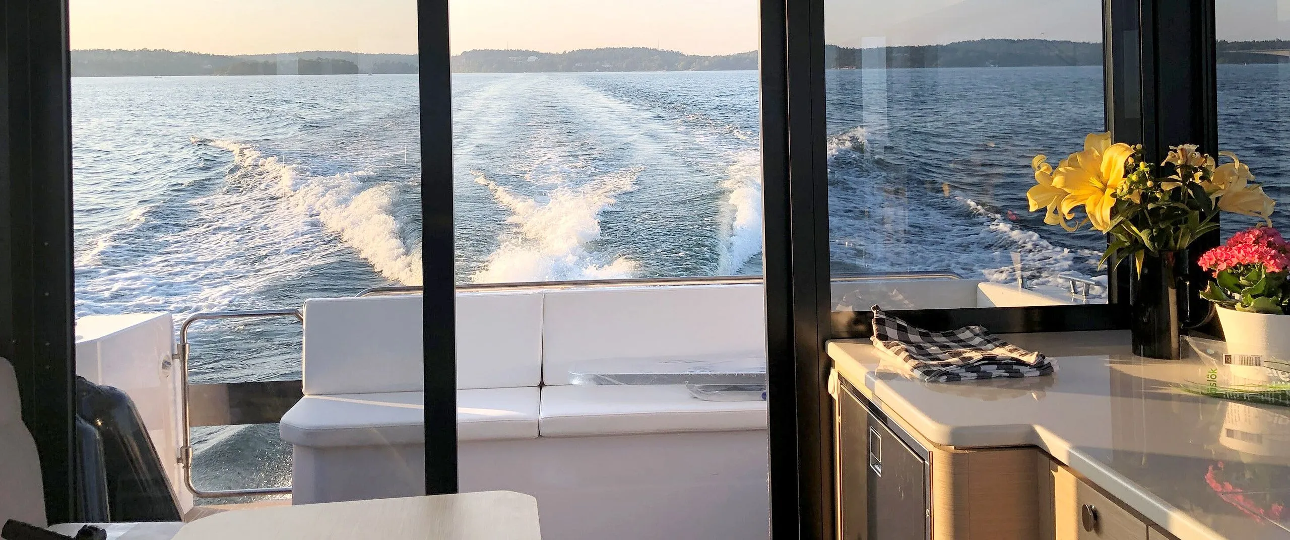 Charter a 10.8m Motor Yacht in Stockholm
