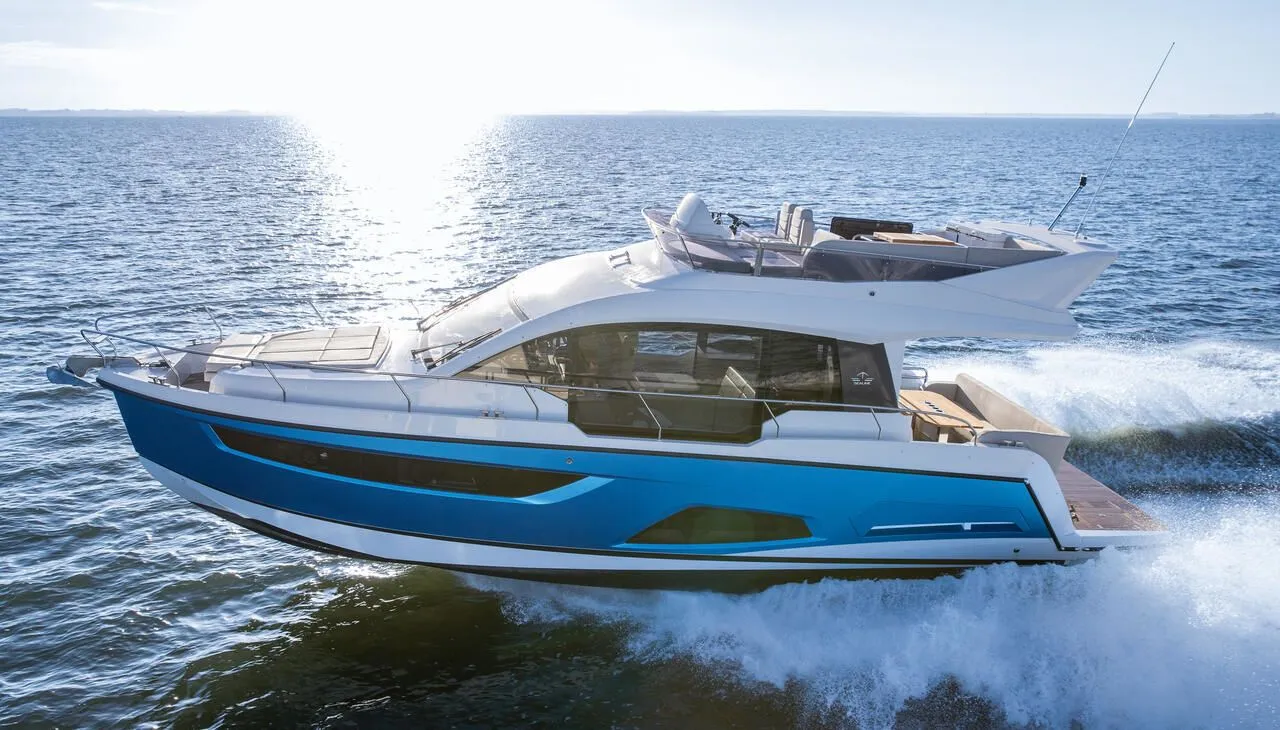Лодка - Взять в чартер 13.55м Sealine F430 в Каштела