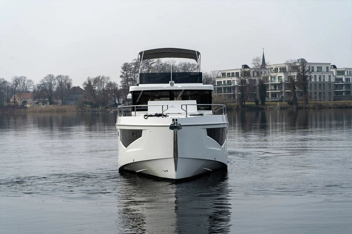 Charter a 13.5m Seamaster 45 Motor Yacht in Tribunj