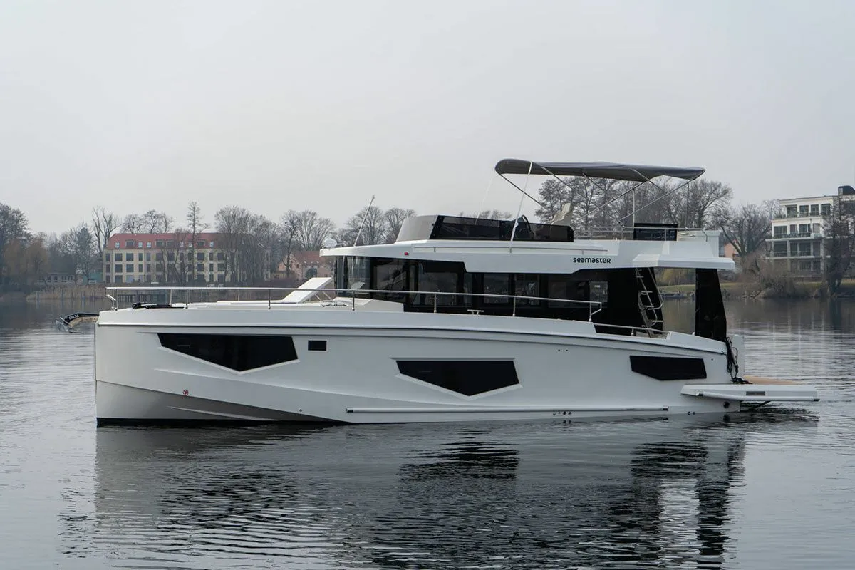 Charter a 13.5m Seamaster 45 Motor Yacht in Tribunj