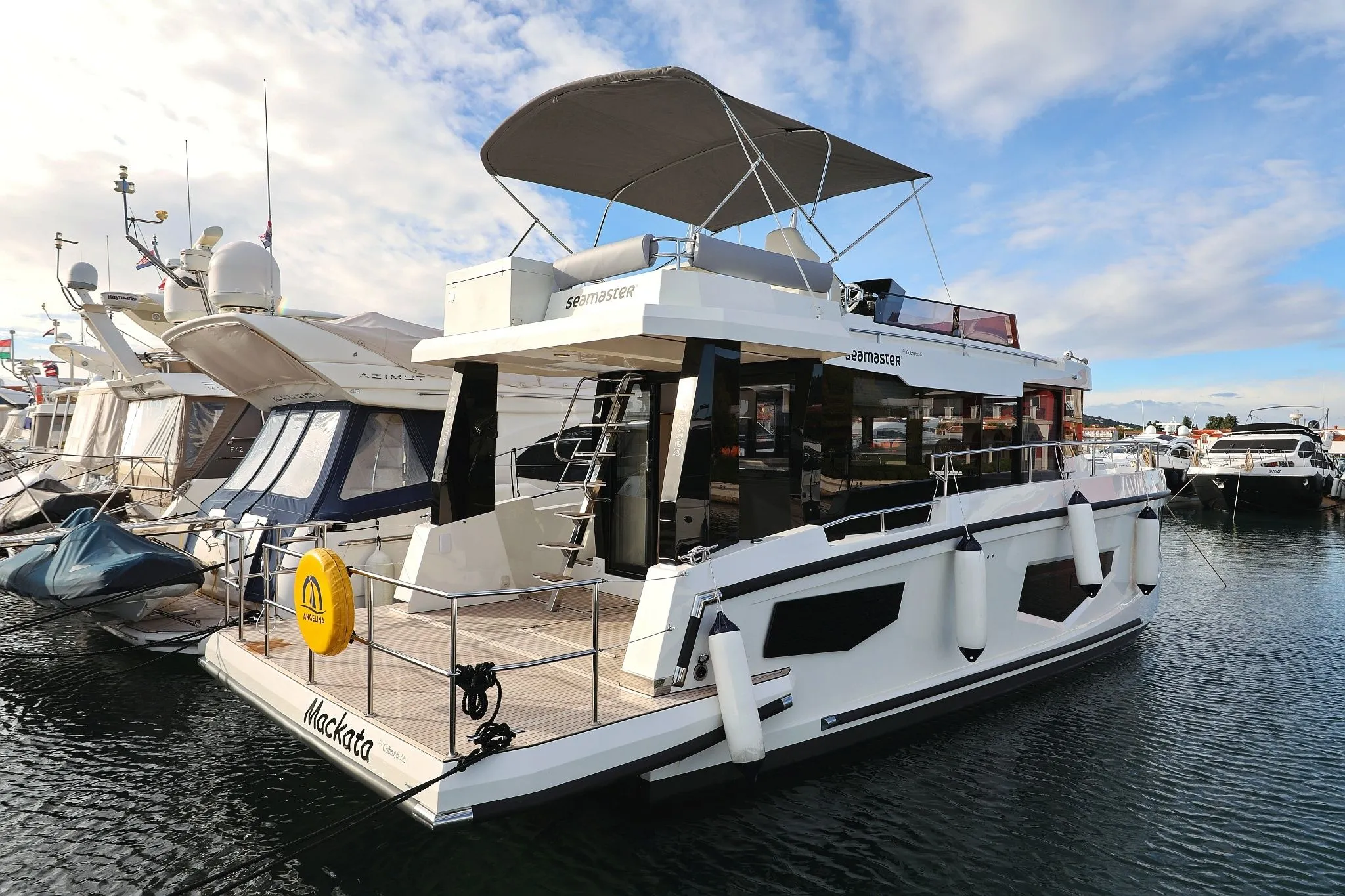 Mackata Charter Boat