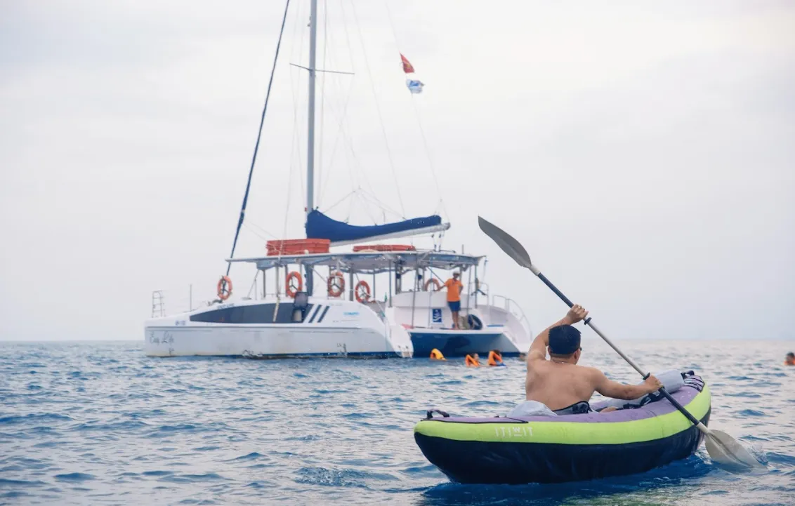 Взять в чартер 10.3м Seawind 1050 катамаран в Нячанг