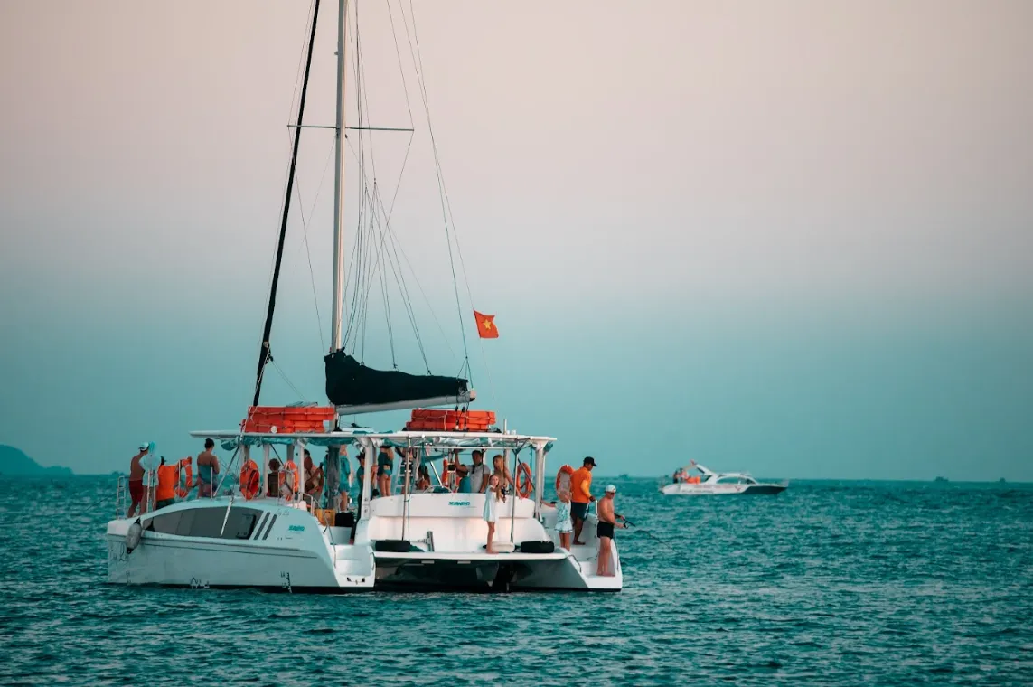 Взять в чартер 10.3м Seawind 1050 катамаран в Нячанг