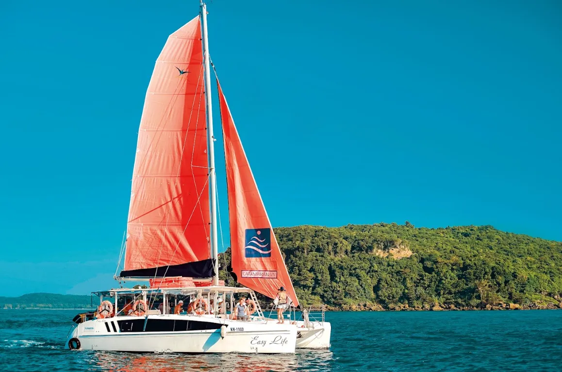 Исследуйте Нячанг на арендованном катамаран Seawind 1160 длиной 11.6м