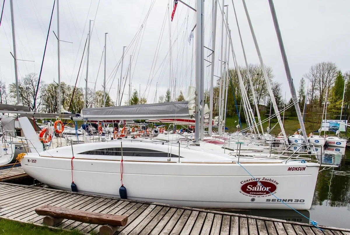 Charter a 9m Sailing Yacht in Piekna Gora