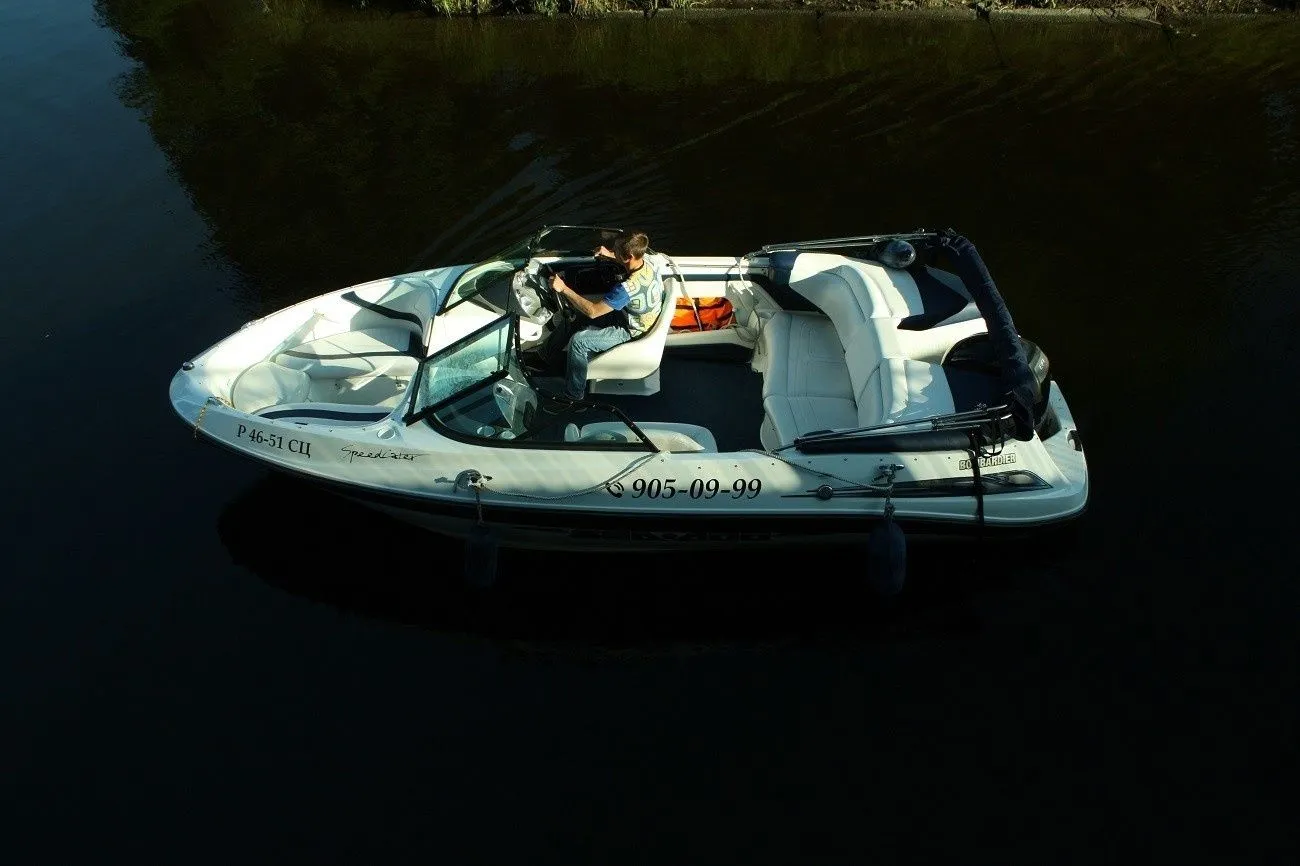 Rent a 5.5m Motor Boat in Saint Petersburg