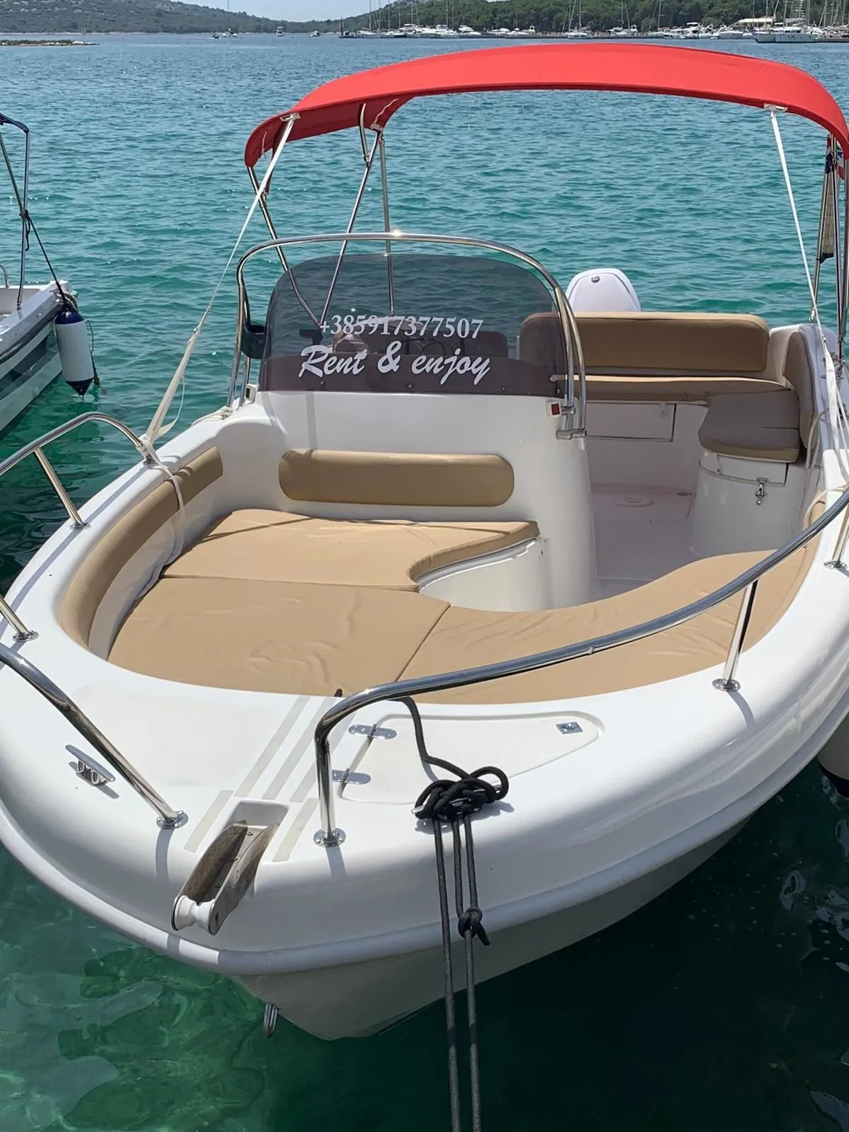 Charter a 6.5m Selva 650 Motor Boat in Rogoznica