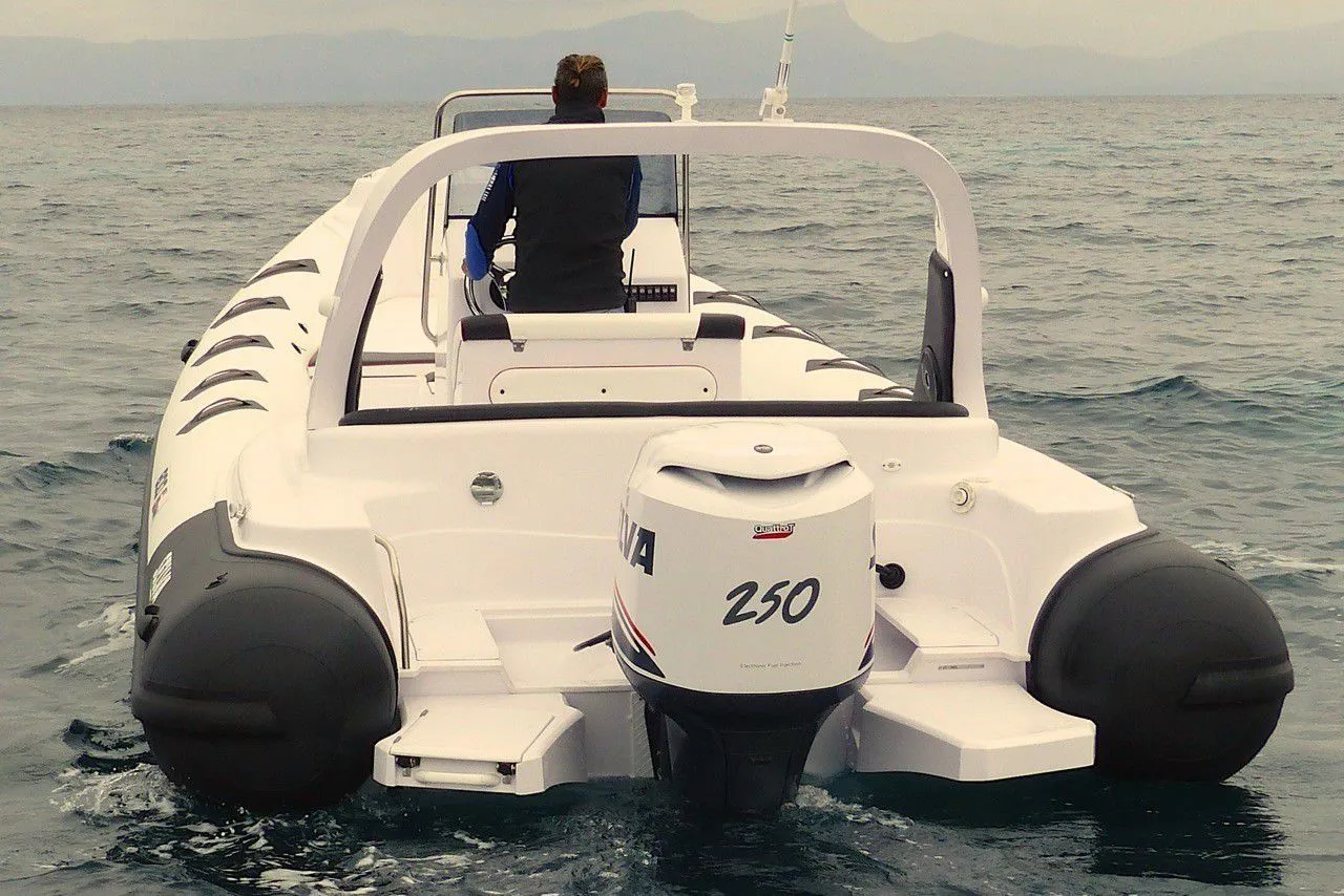 Charter a 8m Boat in Villasimius