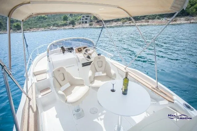 Explore Trogir on a 5.99m Sessa 20 Motor Boat Rental