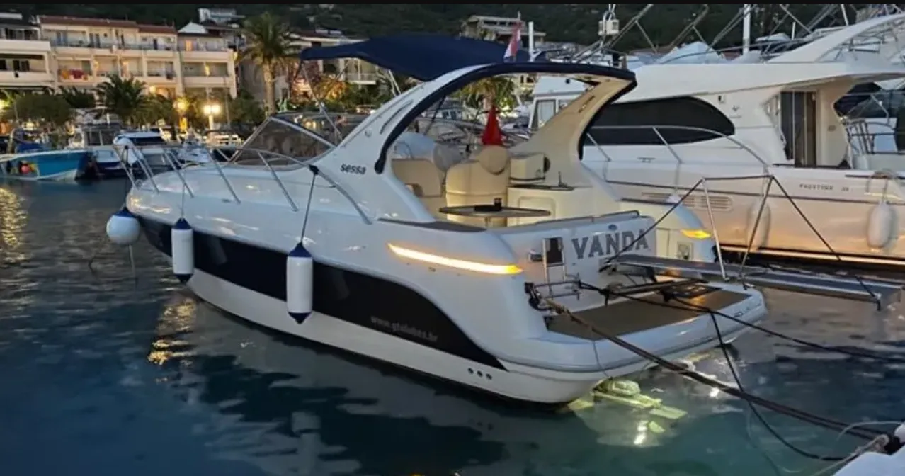Boat - Charter a 10.3m Motor Yacht Sessa C 35 in Zadar