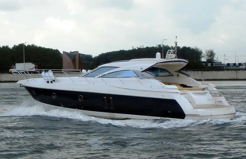 Rent a 15.9m Motor Yacht Sessa C52 in Šibenik
