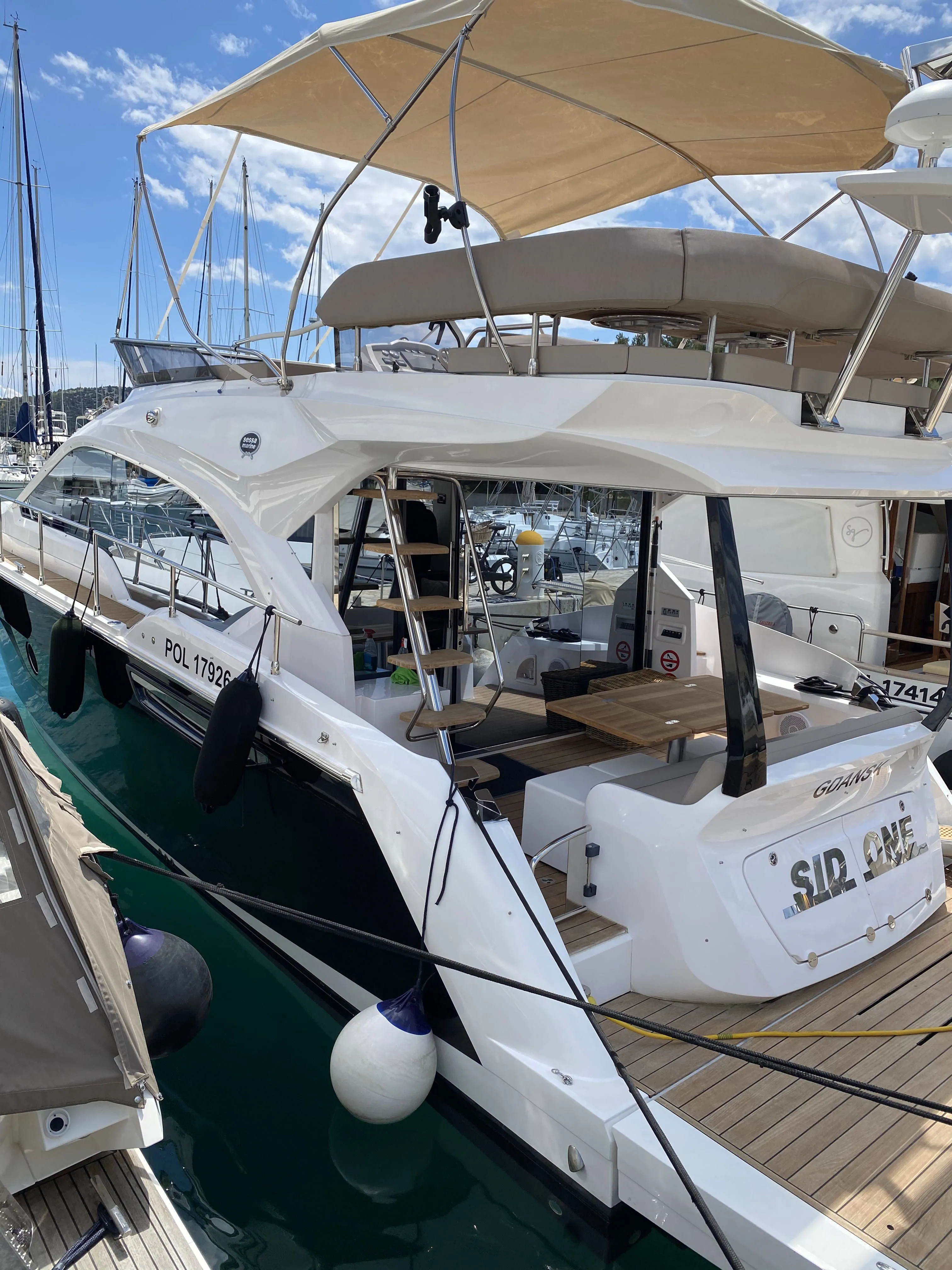 Charter a 14.32m Motor Yacht in Rogoznica
