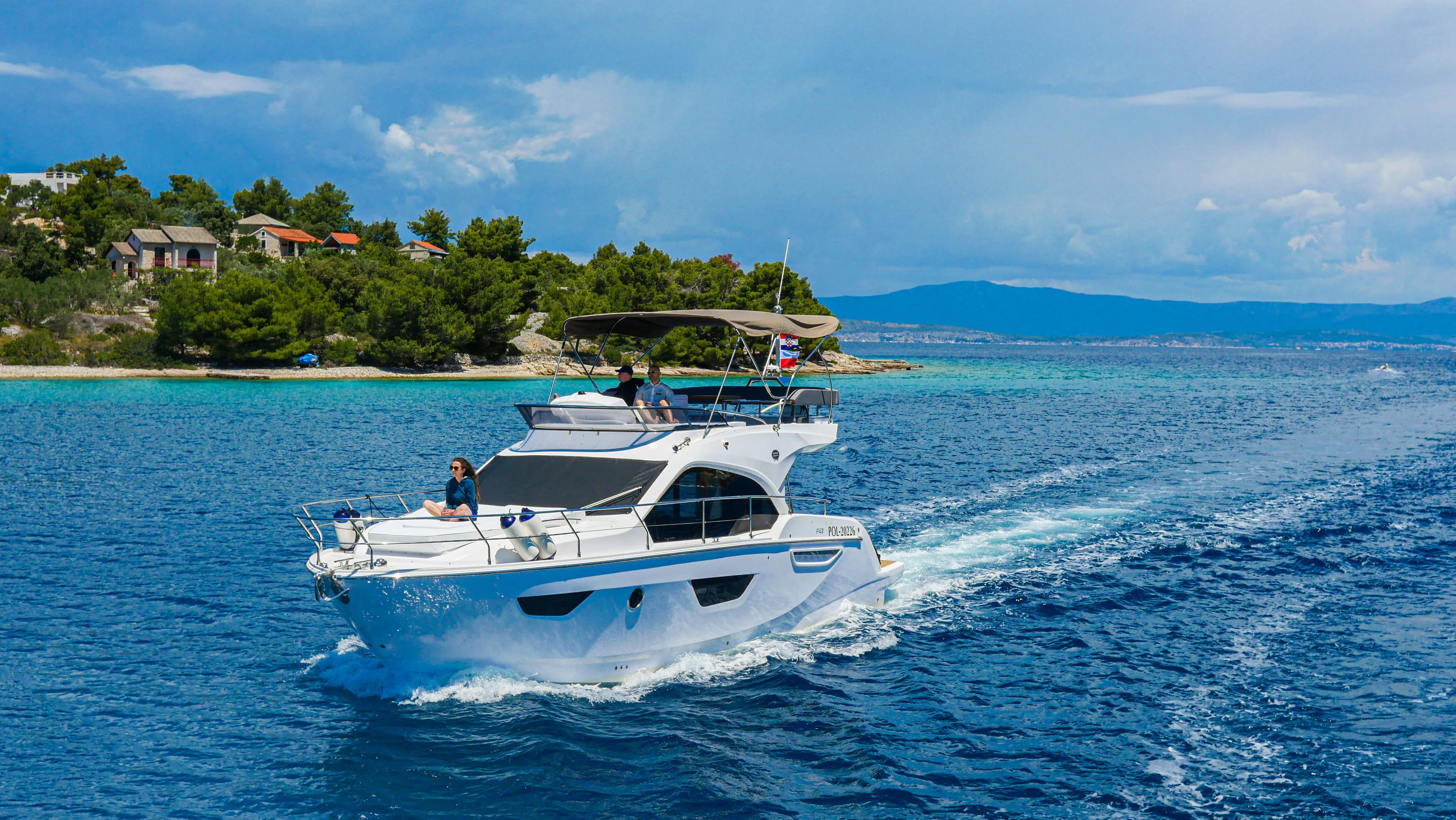 14.21m Podstrana Sessa Fly 47 Motor Yacht Hire