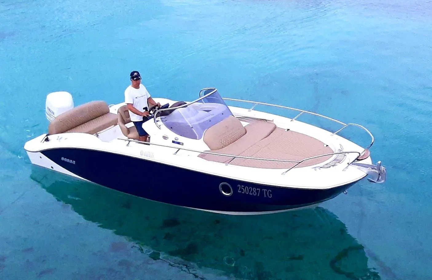 6.9m Rogoznica Motor Boat Hire