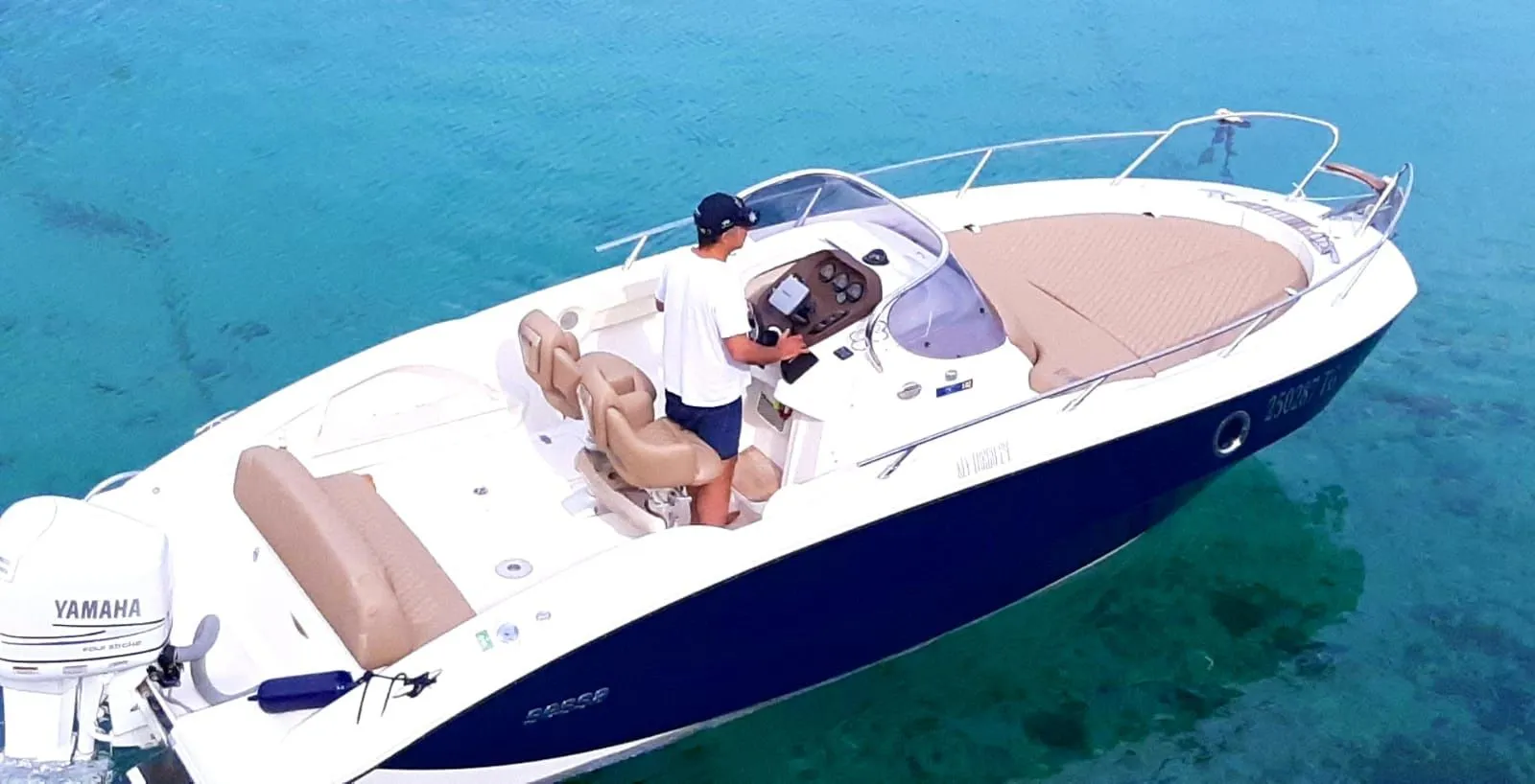 6.9m Rogoznica Motor Boat Hire