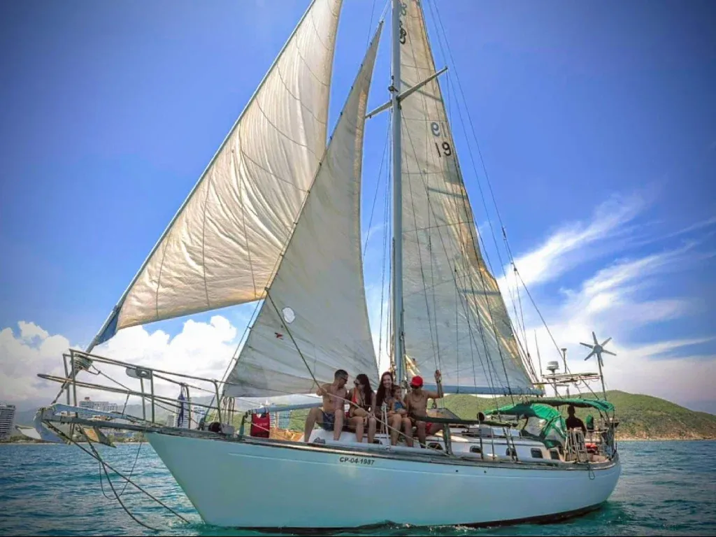 11.5m Santa Marta Boat Hire