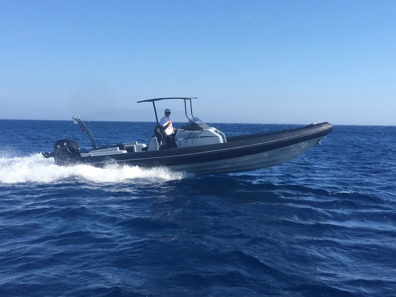 Charter a 9m Motor Boat Shearwater 890S in Mykonos City