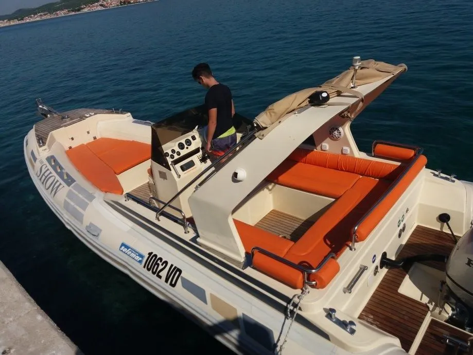 No Name Charter Boat