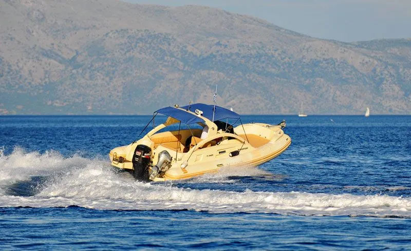 Explore Nikiana on a 8.9m Rental Motor Boat