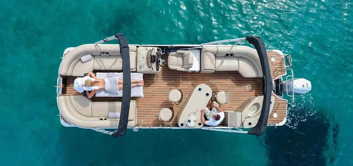 Rent a 7.92m Boat in Gouvia