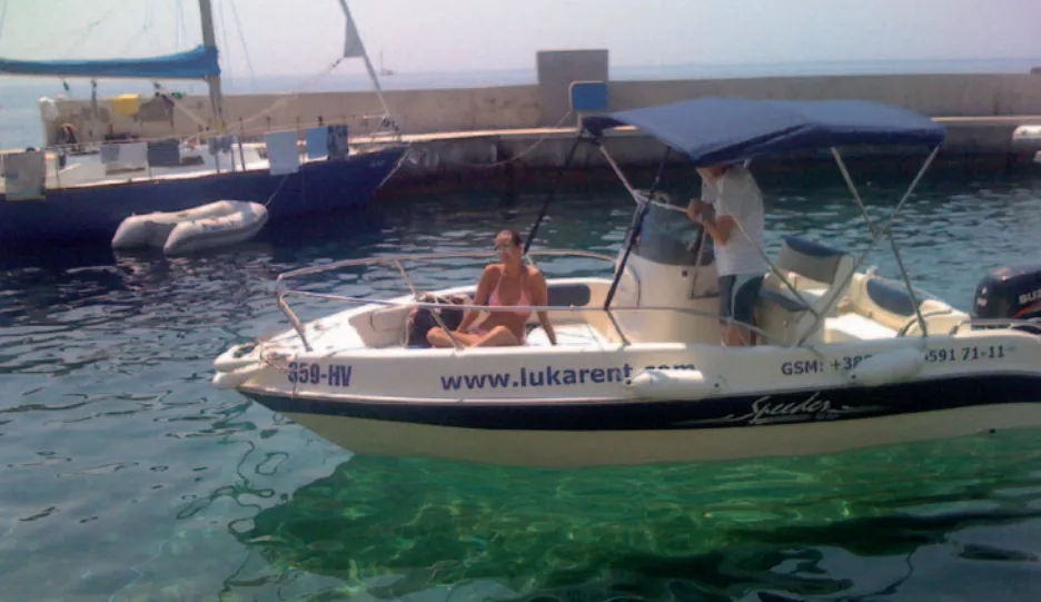 Rent a 5.45m Motor Boat Speeder 560 in Hvar