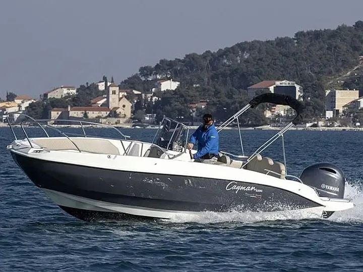 Rent a 5.85m Motor Boat Speedy Cayman 585 in Amalfi