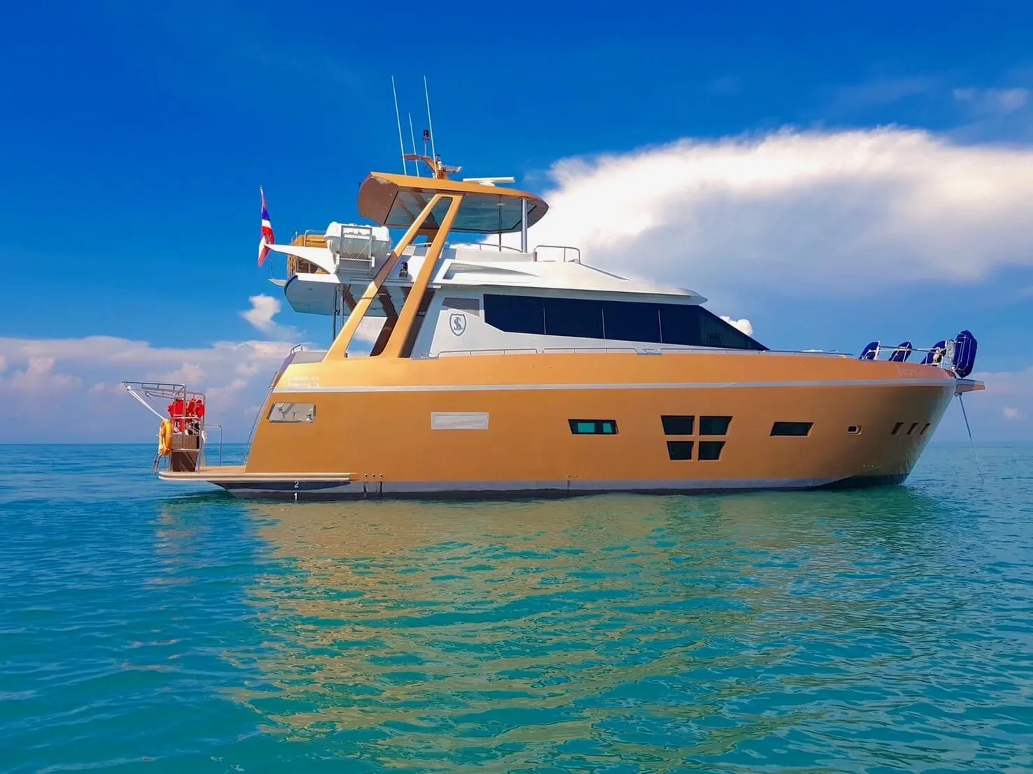 Boot - 21.6m Pa Klok Splo 74 Motor Yacht Hire