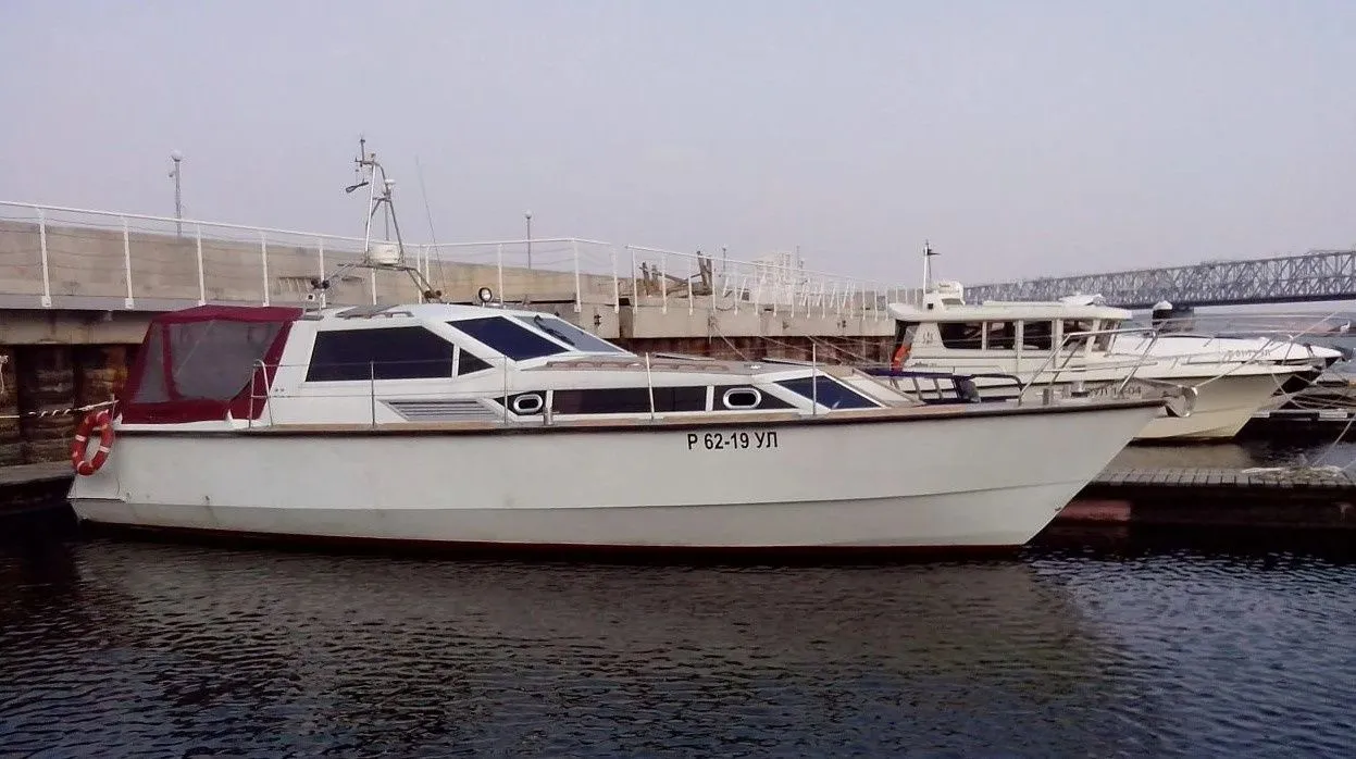 11m Ulyanovsk Boat Hire