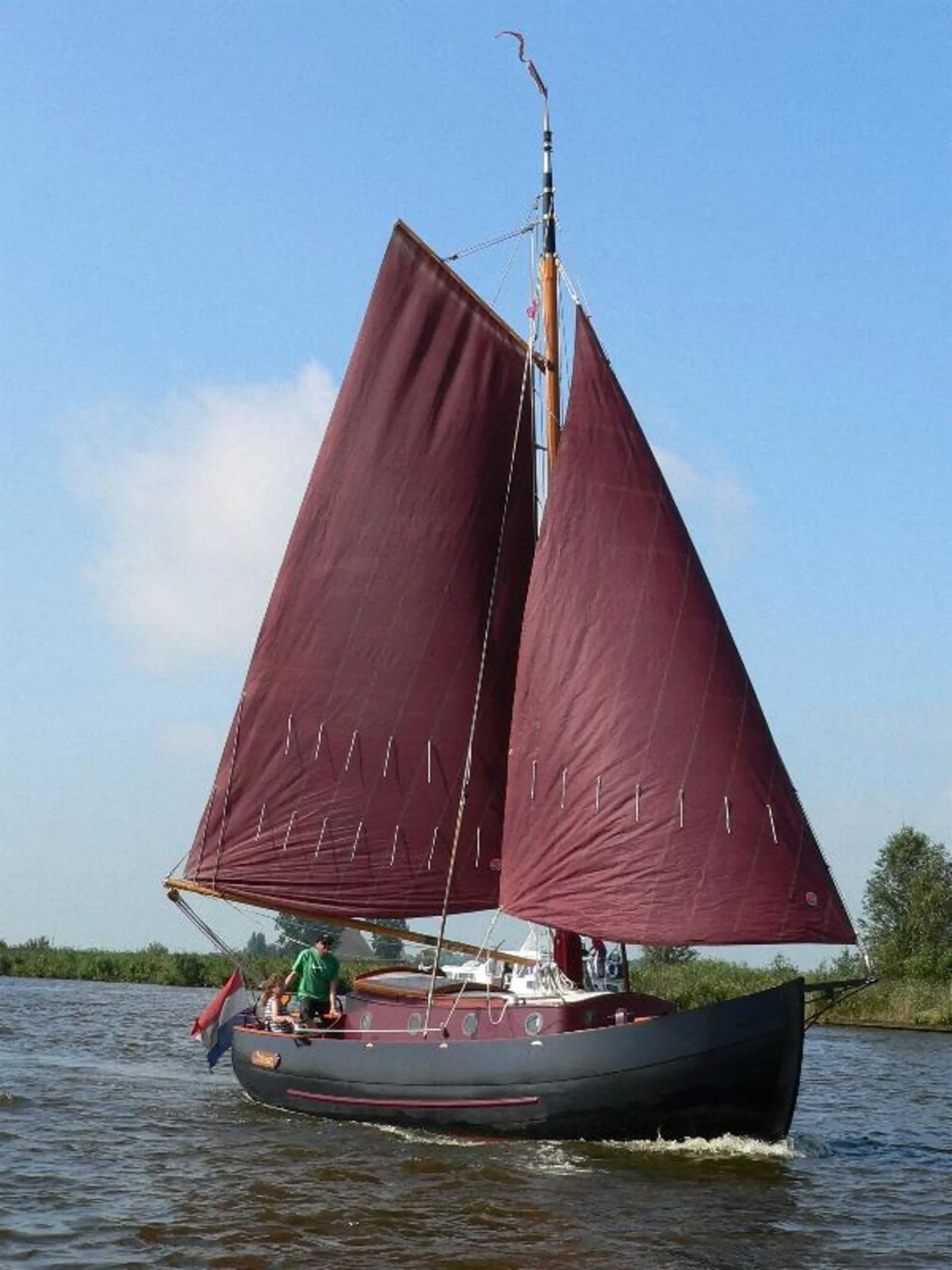 7.8m Heeg Sailing Yacht Hire