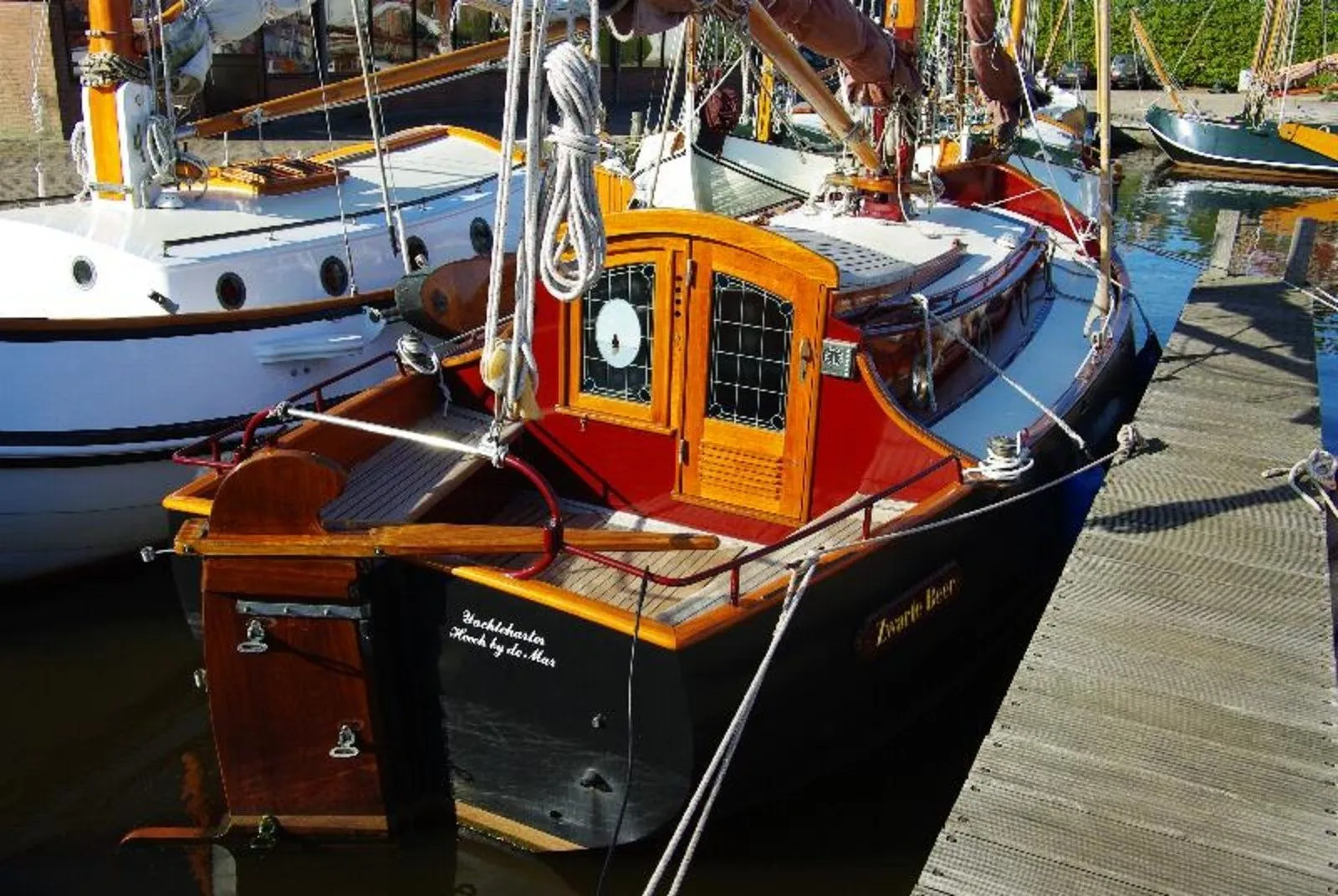 Zwarte Beer Charter Boat