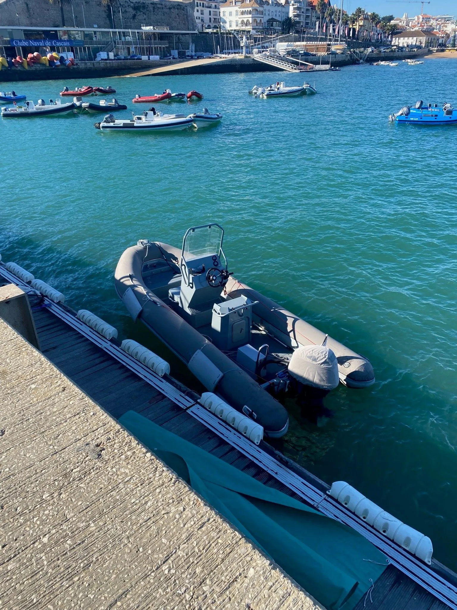 Charter a 5.5m Motor Boat Stealth 550 in Vilamoura