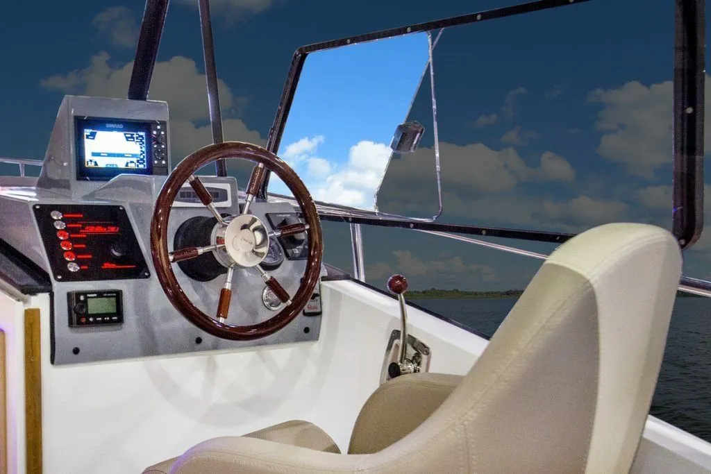 Luna Charter Boat