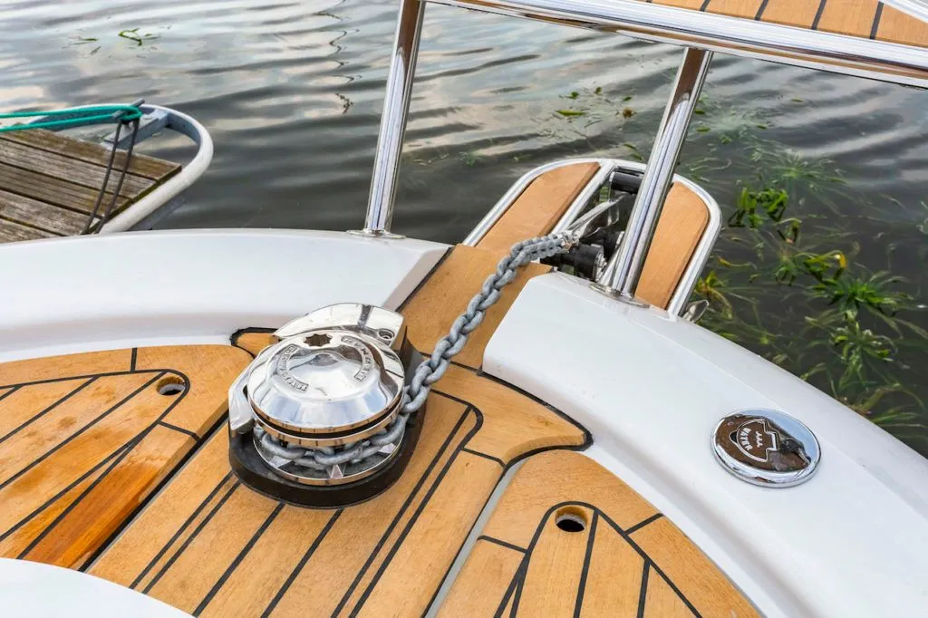 Luna Charter Boat