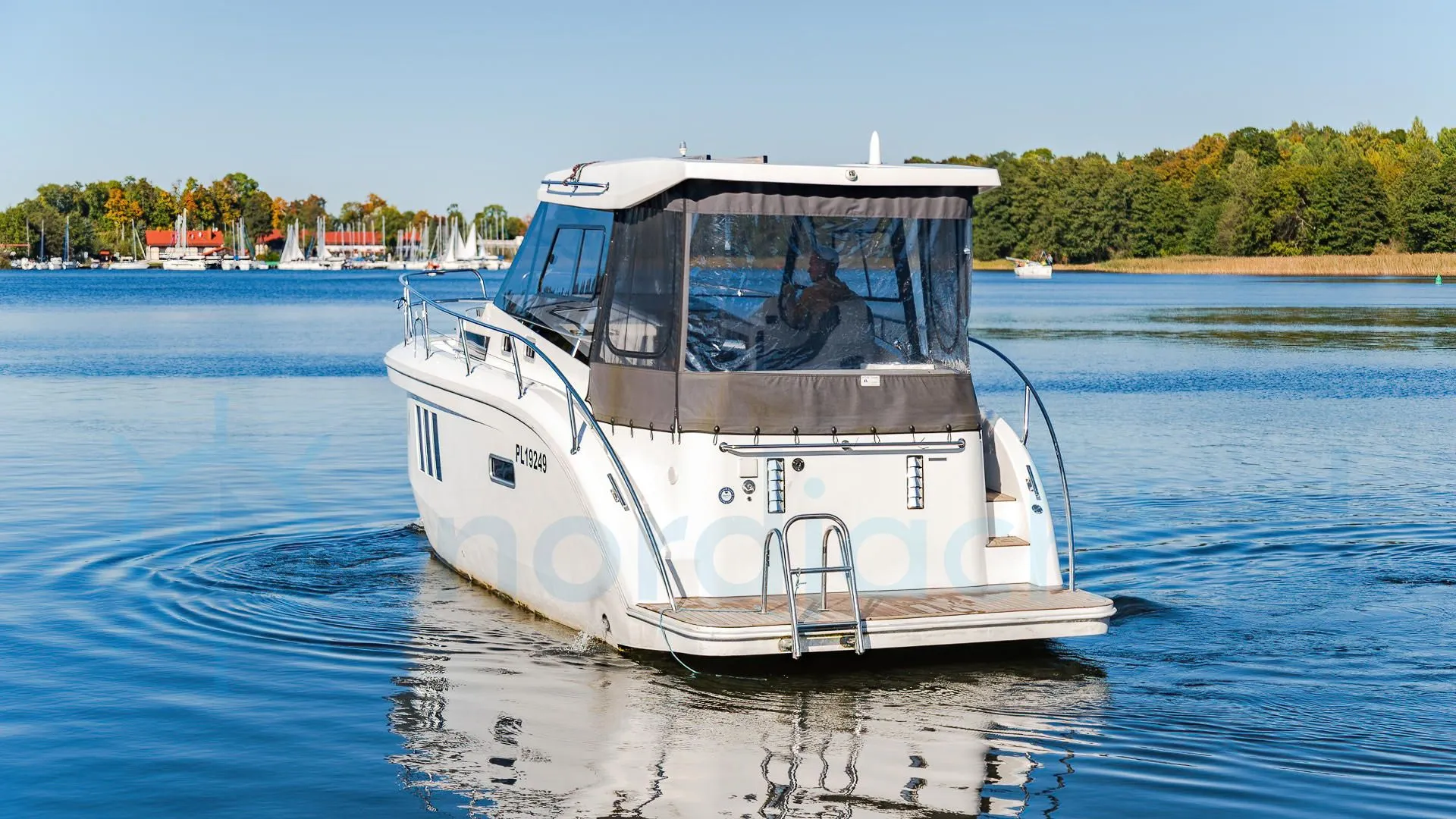 Rent a 9m Boat in Wilkasy