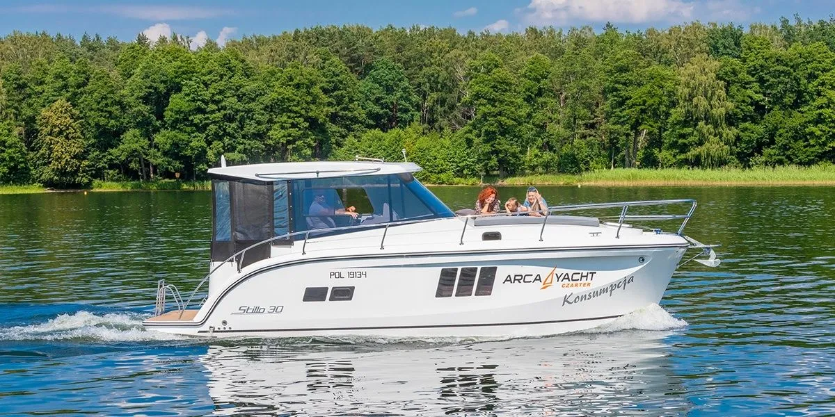 9m Gizycko Motor Yacht Stillo 30 Prestige Hire