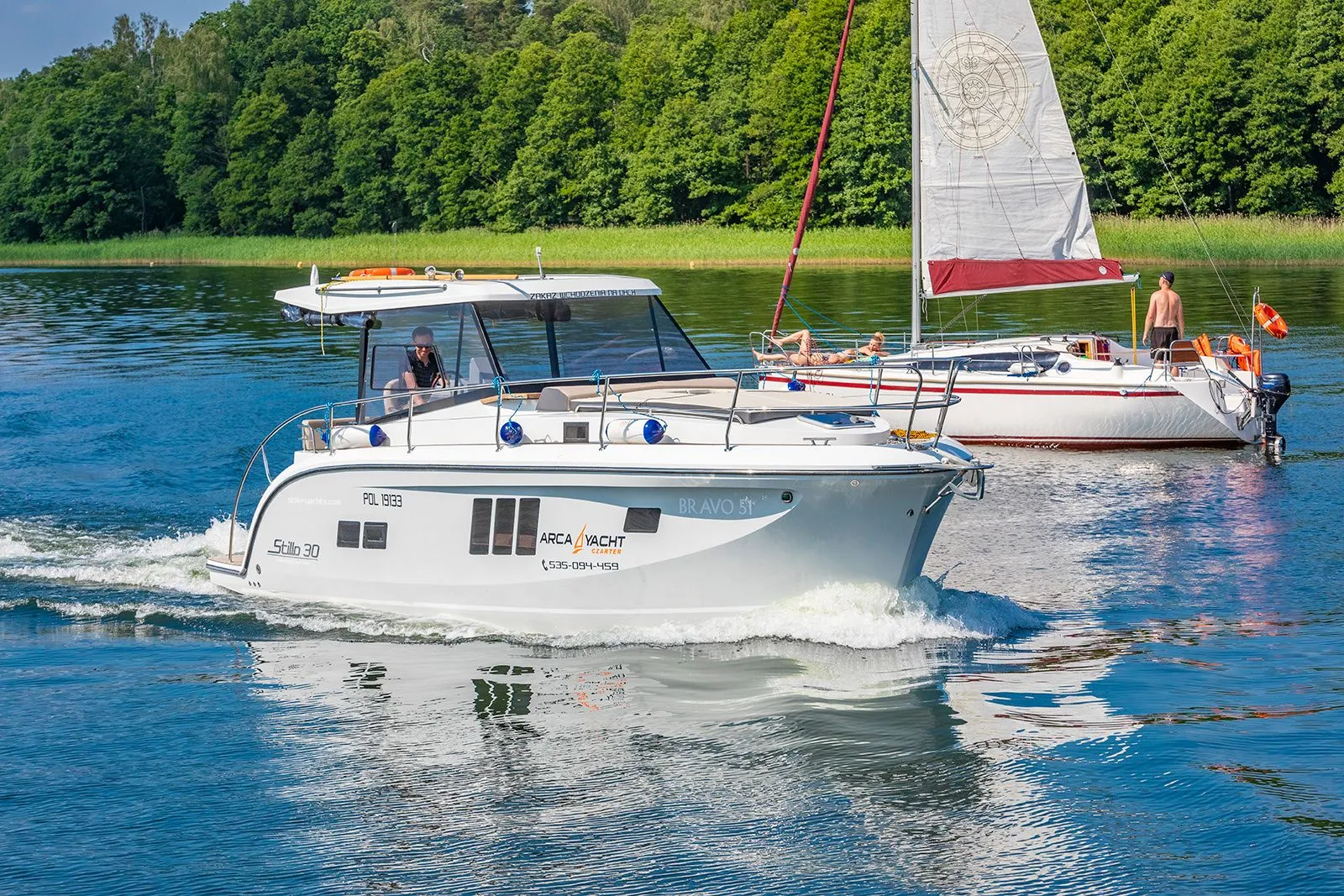 Charter a 9m Motor Yacht in Gizycko