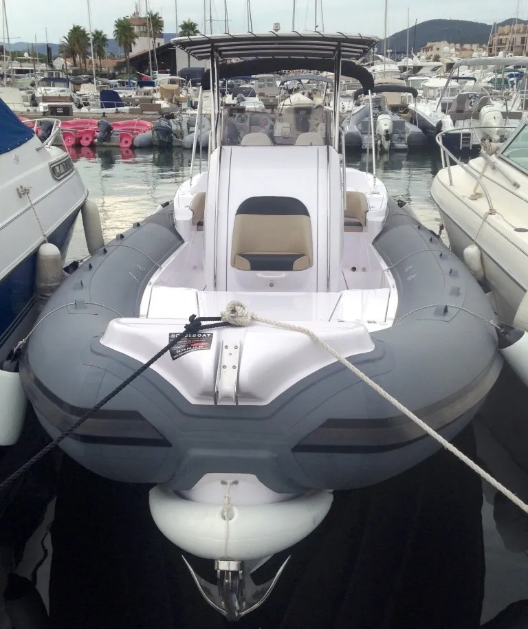Charter a 9.6m Motor Boat Stingher 29 in Cogolin