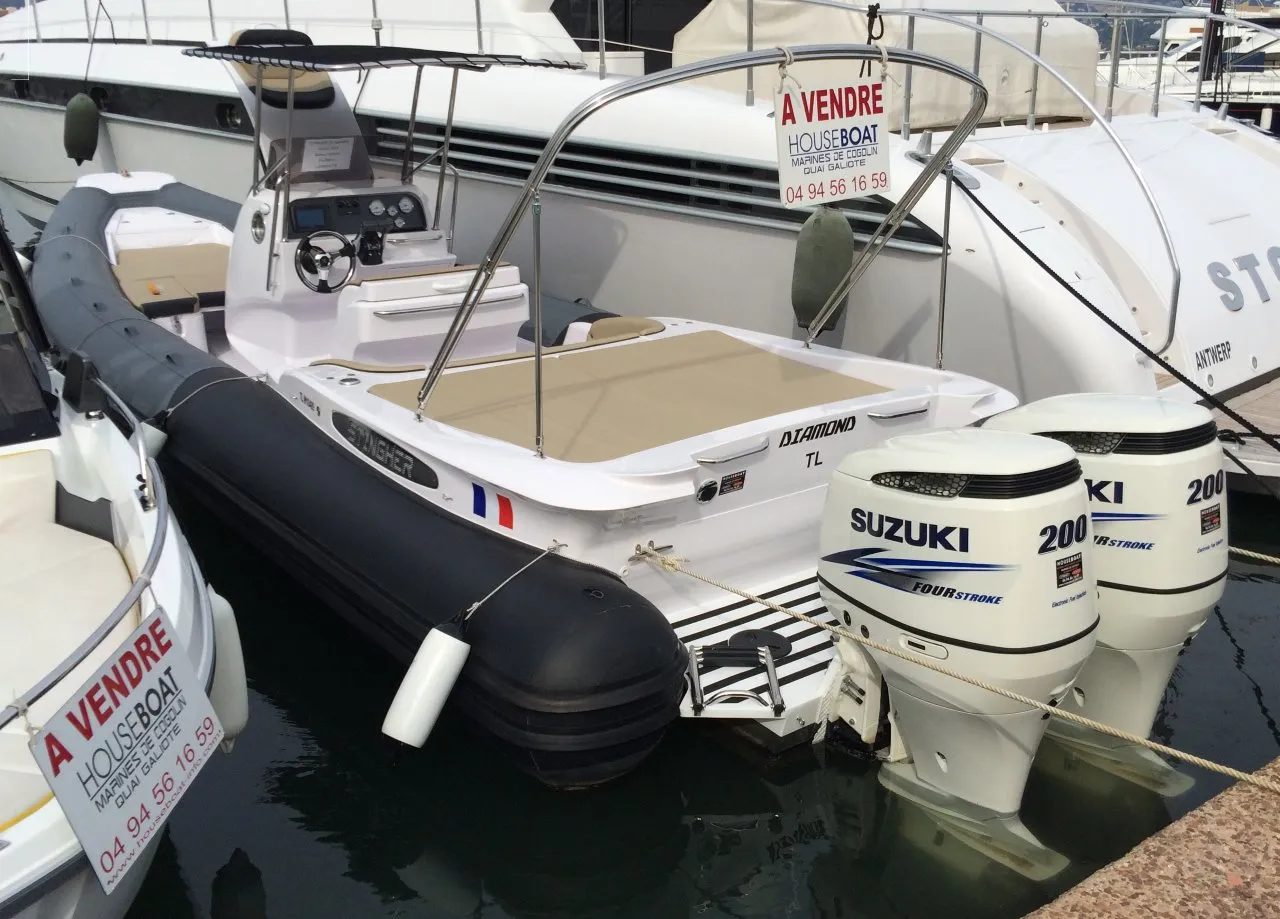 Charter a 9.6m Motor Boat Stingher 29 in Cogolin