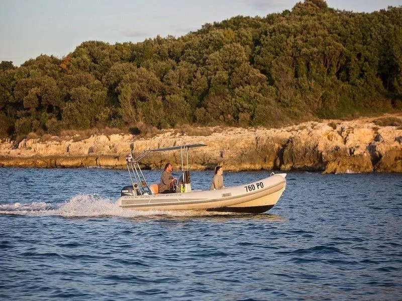 5.5m Vrsar Motor Boat Stingher 550 Hire