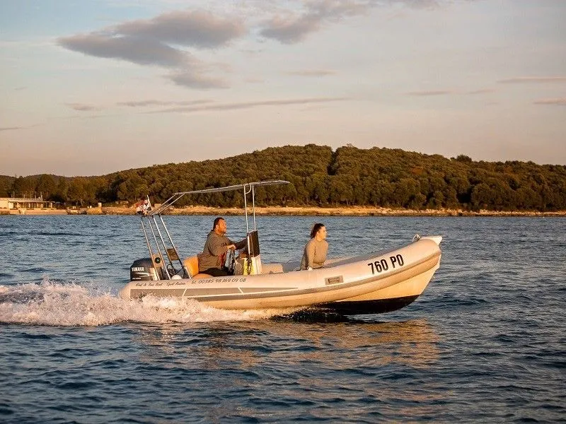 5.5m Vrsar Motor Boat Stingher 550 Hire
