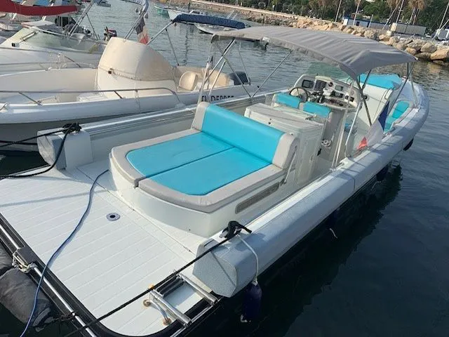 Charter a 8.9m STS 29 in Cannes
