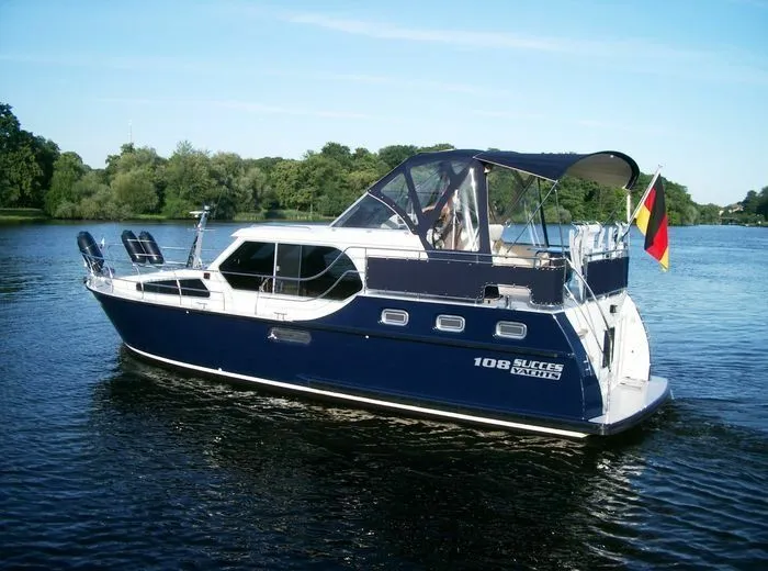 Clara Charter Boat