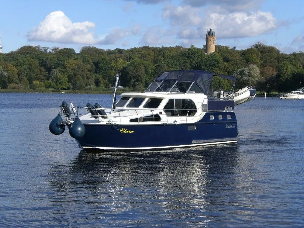 Rent a 10.8m Motor Yacht in Malchow